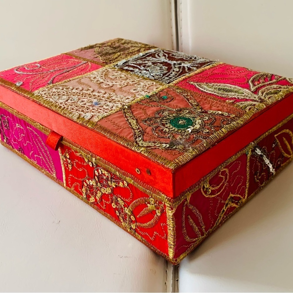 Fabric jewelry box
